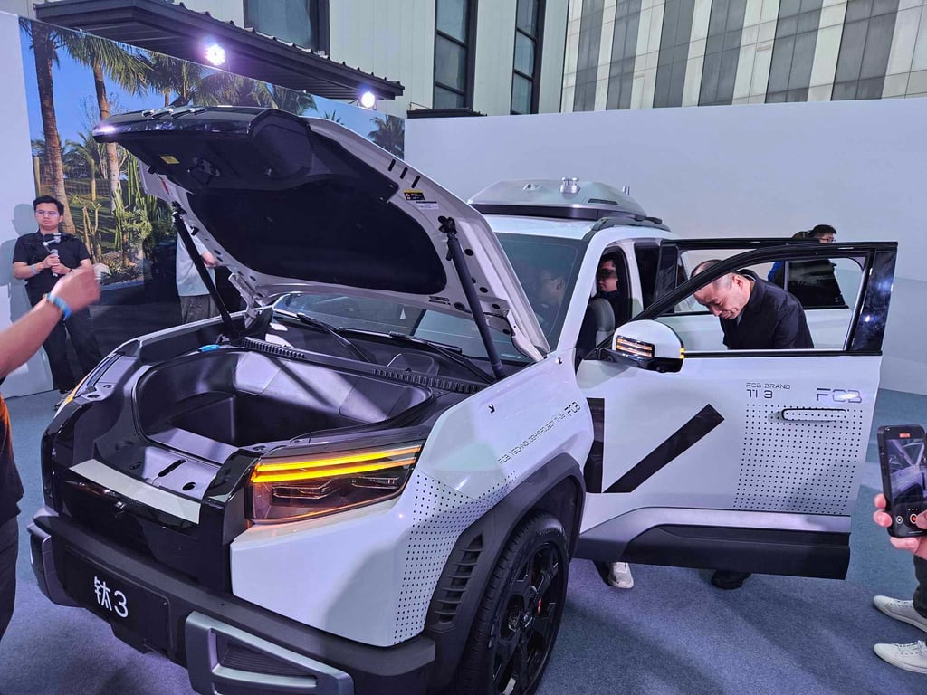 Visitors at the Titanium 3 launch event look check out the new SUV. Photo: Coco Feng Visitors at the Titanium 3 launch event look check out the new SUV. Photo: Coco Feng