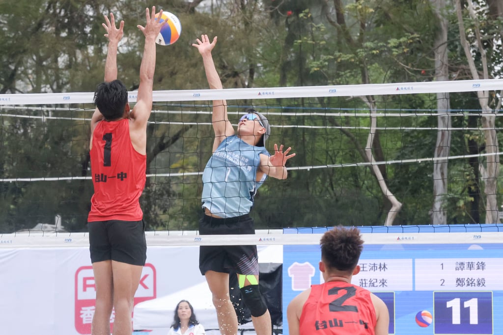 Players contest the ball at the net in Victoria Park. Photo: Jonathan Wong Players contest the ball at the net in Victoria Park. Photo: Jonathan Wong