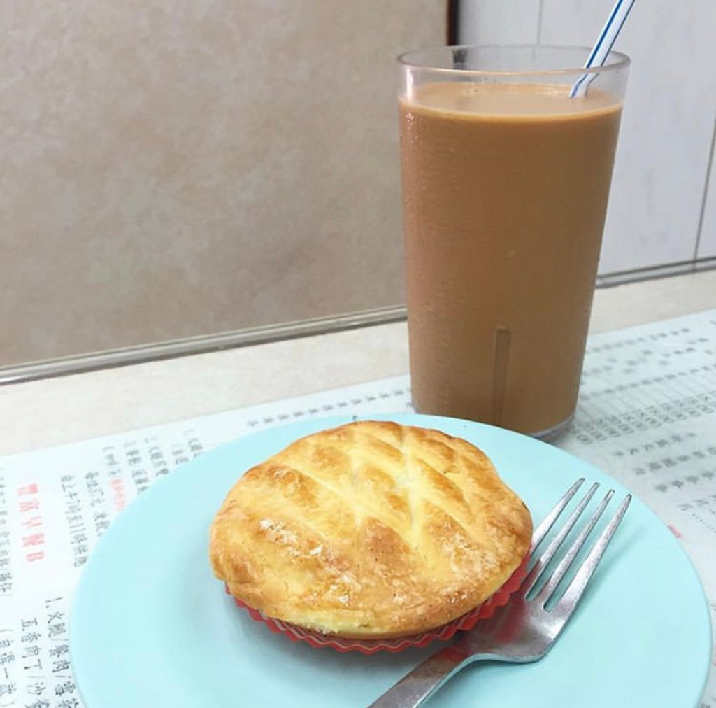 A Hong Kong chicken pie at a city cafe, much smaller than its English and Australian counterparts. Photo: eatlike852 A Hong Kong chicken pie at a city cafe, much smaller than its English and Australian counterparts. Photo: eatlike852