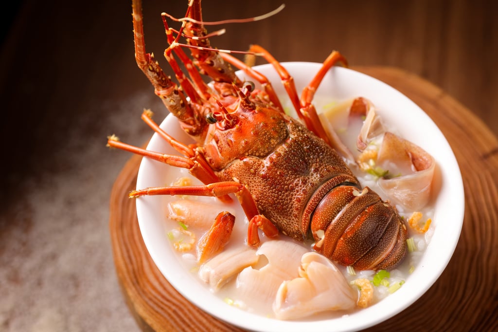 Congee with lobster, baby geoduck and shredded dry squid from Michelin-recommended Yong Zuo Fish Congee at Wynn Palace’s Gourmet Pavilion. Photo: Wynn Palace Congee with lobster, baby geoduck and shredded dry squid from Michelin-recommended Yong Zuo Fish Congee at Wynn Palace’s Gourmet Pavilion. Photo: Wynn Palace