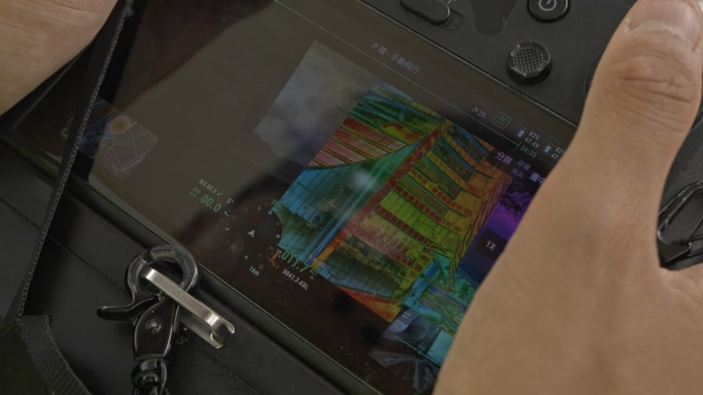 Le système d'inspection de Raspect capture des images thermiques des bâtiments et les analyse par l'IA pour identifier les défauts structurels. Le système d'inspection de Raspect capture des images thermiques des bâtiments et les analyse par l'IA pour identifier les défauts structurels.