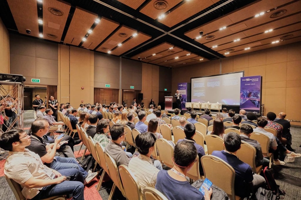 Global industry leaders watch a presentation on evolving global digitalisation at last year’s DeveloperXperience Summit, organised by Informa Tech and sponsored by IMDA.