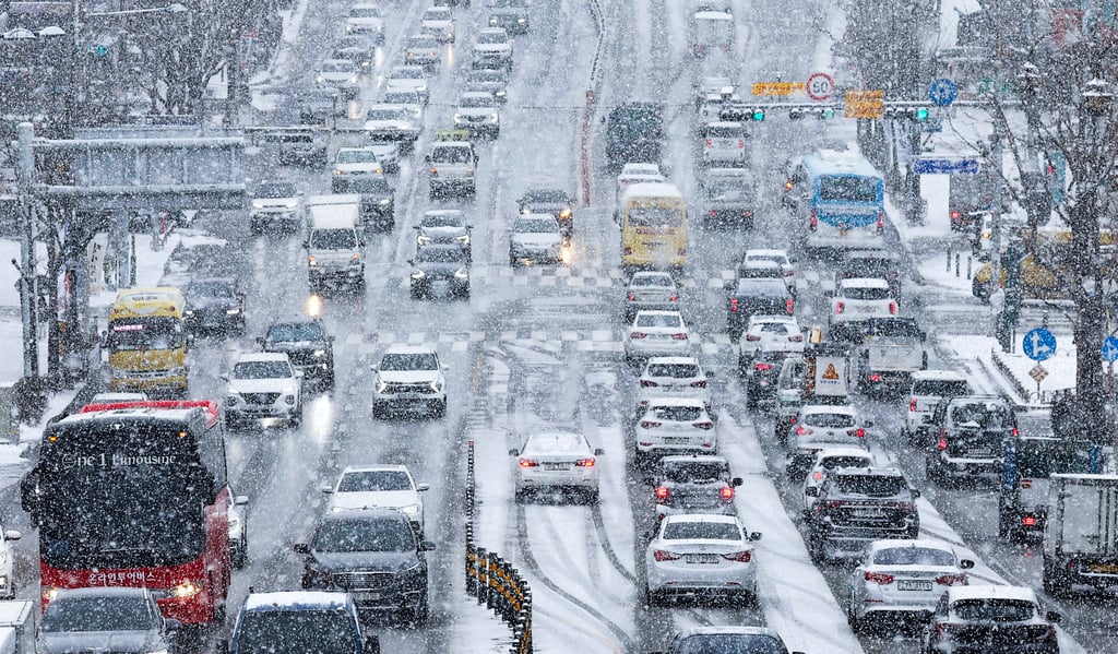 Vehicles drive in the snow in Suwon. A man killed his wife in the South Korean city by striking her with a blunt object in their home. Photo: Yonhap Vehicles drive in the snow in Suwon. A man killed his wife in the South Korean city by striking her with a blunt object in their home. Photo: Yonhap