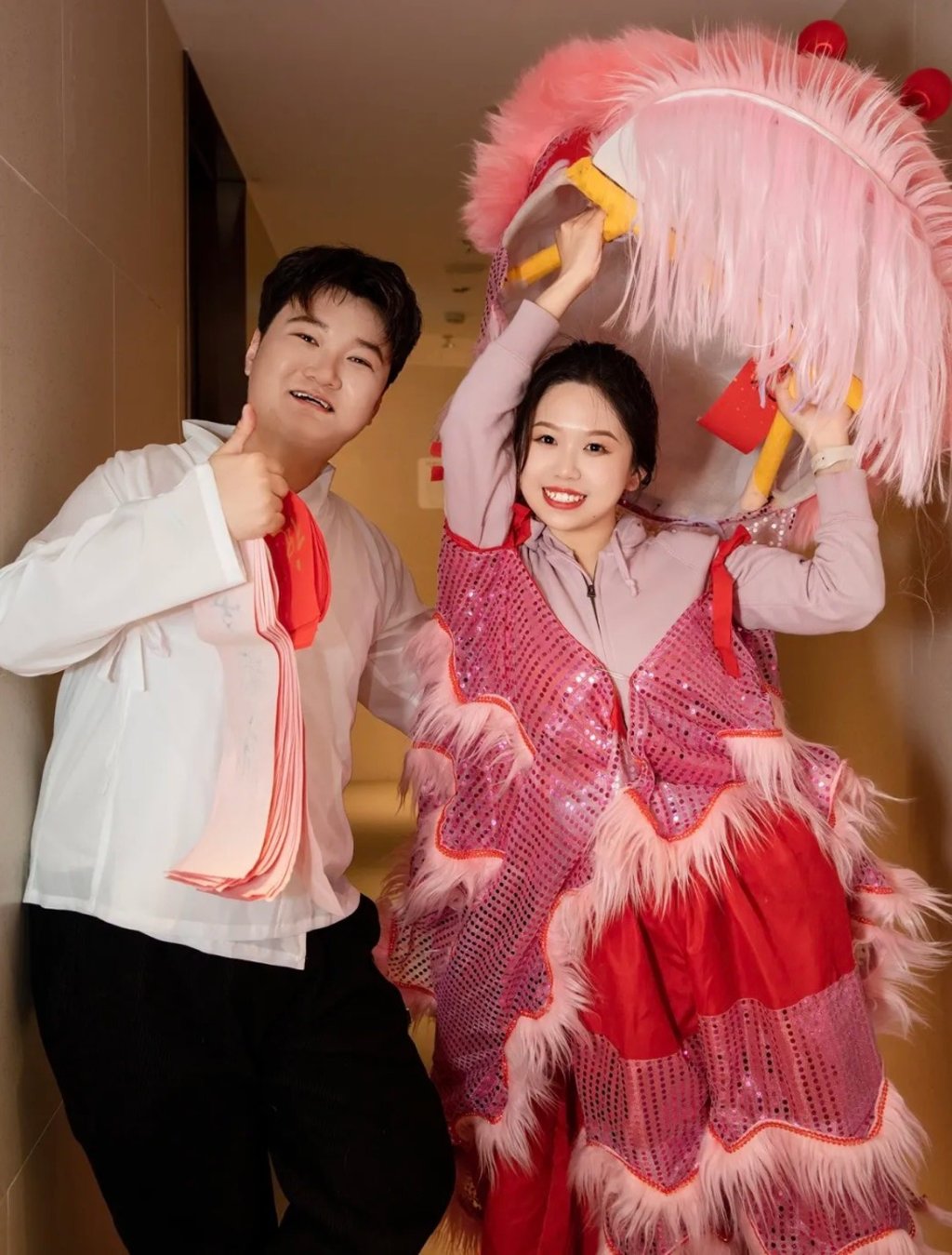 Due to a last-minute cancellation of their original venue, the couple faced challenges in organising a traditional wedding. Photo: Weixin Due to a last-minute cancellation of their original venue, the couple faced challenges in organising a traditional wedding. Photo: Weixin