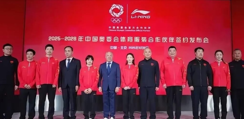 In another photo at the same event, Quan Hongchan, fifth from left, while Chen Yuxi, sixth from right, also put Quan not at the centre. Photo: Baidu In another photo at the same event, Quan Hongchan, fifth from left, while Chen Yuxi, sixth from right, also put Quan not at the centre. Photo: Baidu
