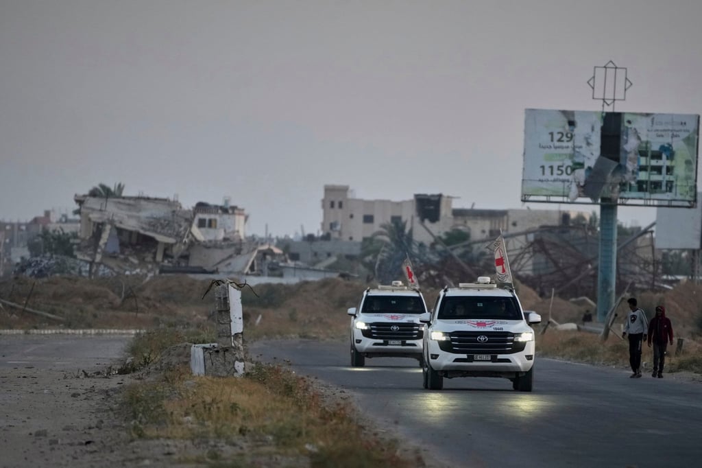 Red Cross vehicles transport Edan Alexander. Photo: AP Red Cross vehicles transport Edan Alexander. Photo: AP