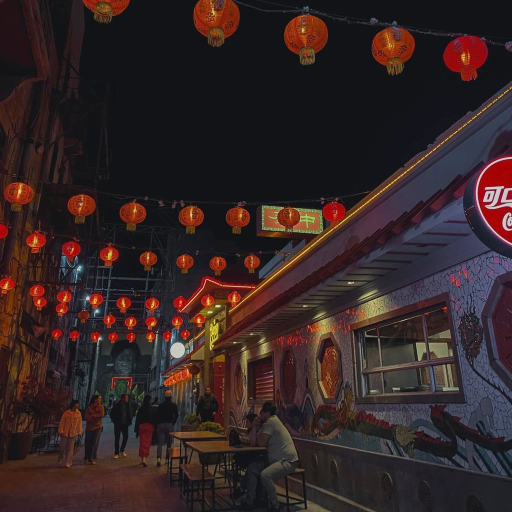 Lanterns line the street outside restaurants in La Chinesca. Photo: Instagram/sl_mr05 Lanterns line the street outside restaurants in La Chinesca. Photo: Instagram/sl_mr05
