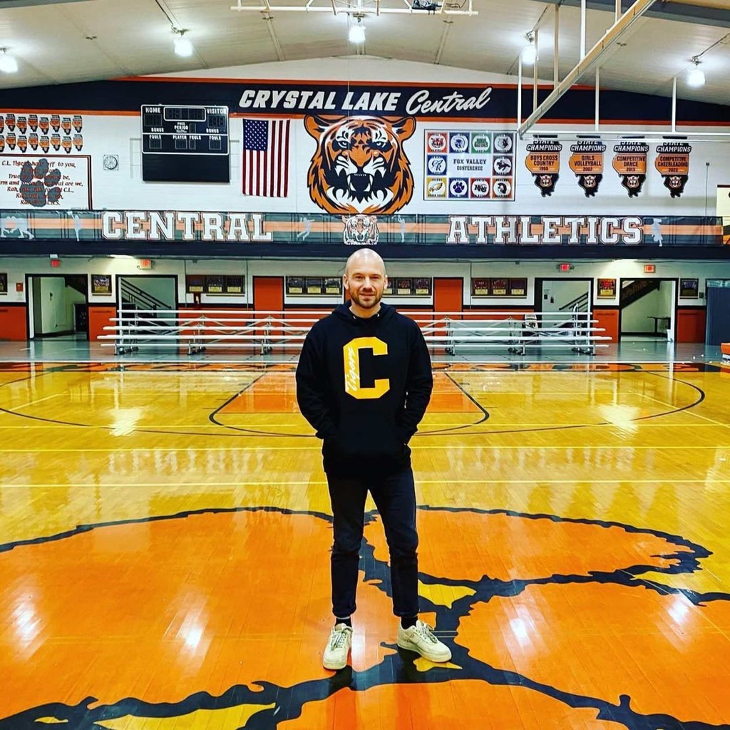Sean Evans grew up in Illinois and attended Crystal Lake Central High School. Photo: @seanseaevans/Instagram