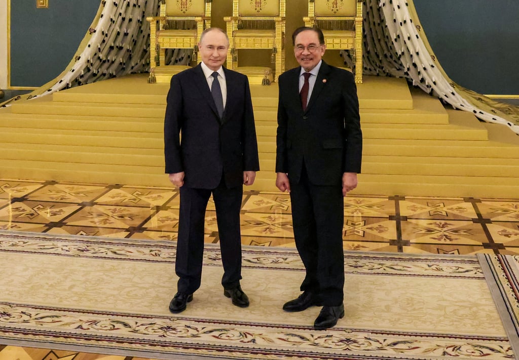 Russian President Vladimir Putin (left) and Malaysian Prime Minister Anwar Ibrahim at the Kremlin in Moscow on Wednesday. Photo: Sputnik/Reuters