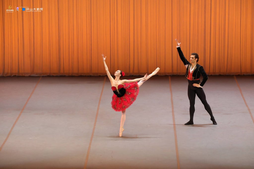 Bolshoi principal dancers Elizaveta Kokoreva and Igor Tsvirko in the grand pas de deux from the ballet Don Quixote. Photo: Zhan Jiangjuan/Pingshan Theatre Bolshoi principal dancers Elizaveta Kokoreva and Igor Tsvirko in the grand pas de deux from the ballet Don Quixote. Photo: Zhan Jiangjuan/Pingshan Theatre