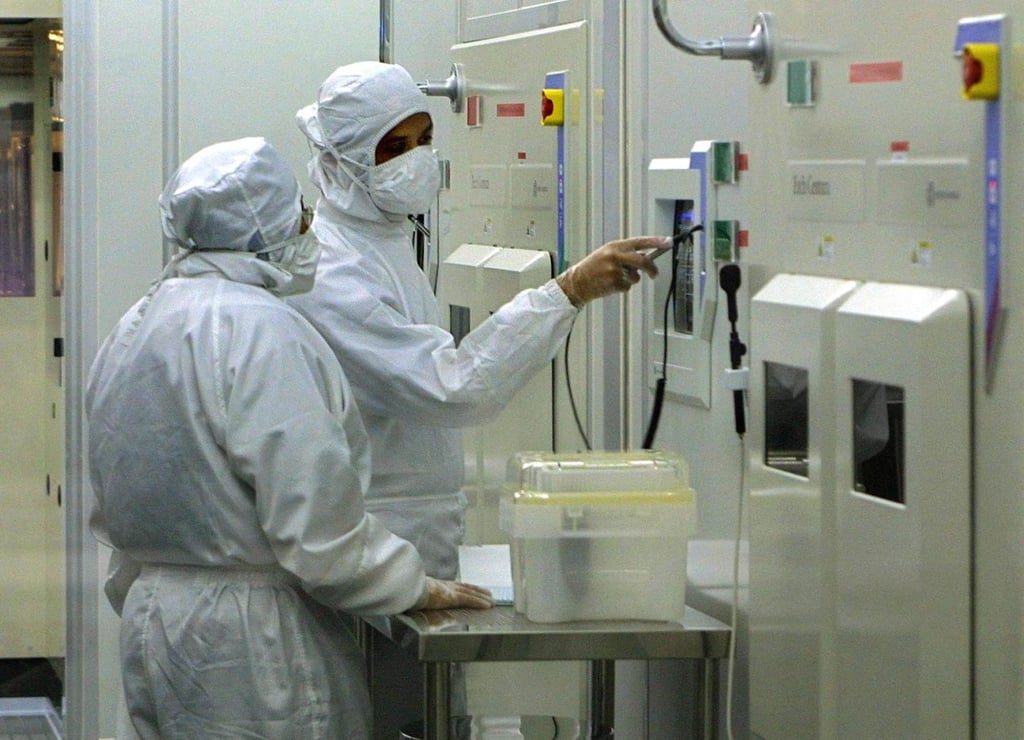 Technicians work at a semiconductor factory near Kuala Lumpur in 2002. Photo: AFP Technicians work at a semiconductor factory near Kuala Lumpur in 2002. Photo: AFP