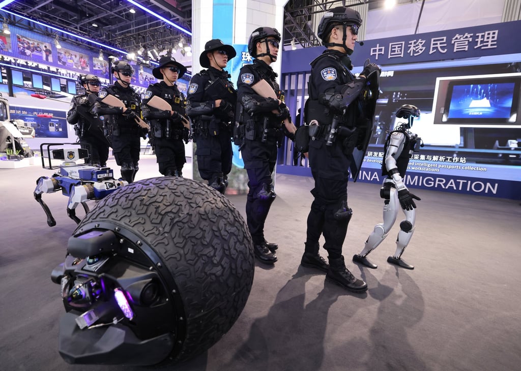 Police officers stage a patrol drill with a spherical robot, a humanoid robot, and a robotic dog at the 12th China International Exhibition on Police Equipment in Beijing, China on Wednesday. Photo: Xinhua Police officers stage a patrol drill with a spherical robot, a humanoid robot, and a robotic dog at the 12th China International Exhibition on Police Equipment in Beijing, China on Wednesday. Photo: Xinhua