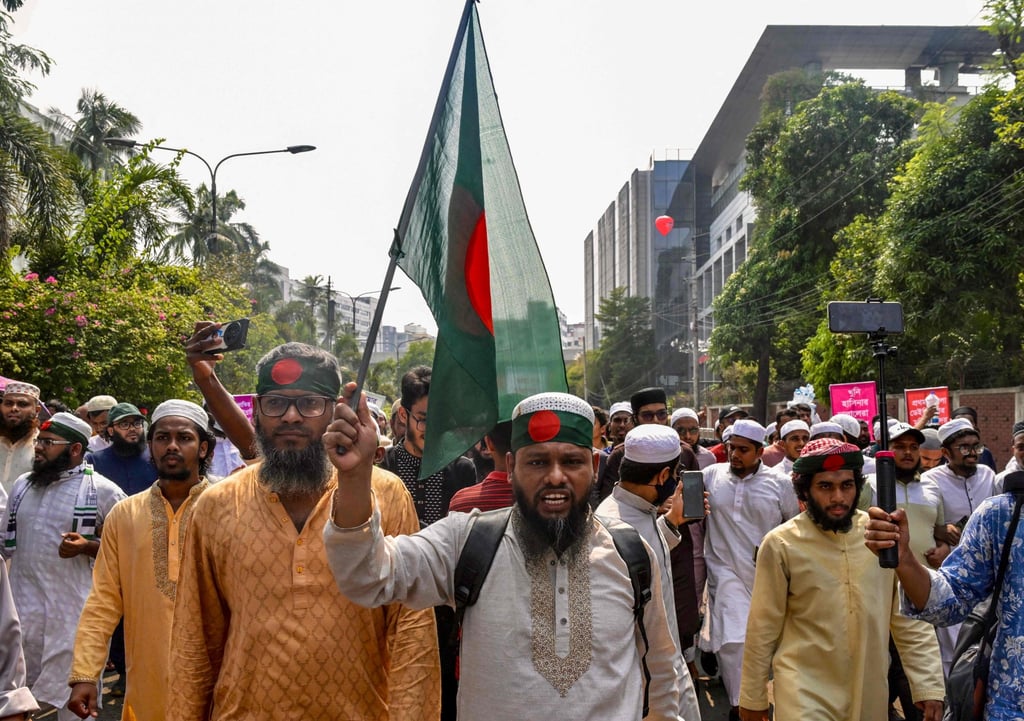 Protesters gather near the State Guest House Jamuna, the official residence of Bangladesh’s Chief AdAdviserffice of Interim Government Muhammad Yunus, demanding a ban on the ousted Sheikh Hasina’s party, the Awami League, in Dhaka on May 9. Photo: AFP Protesters gather near the State Guest House Jamuna, the official residence of Bangladesh’s Chief AdAdviserffice of Interim Government Muhammad Yunus, demanding a ban on the ousted Sheikh Hasina’s party, the Awami League, in Dhaka on May 9. Photo: AFP