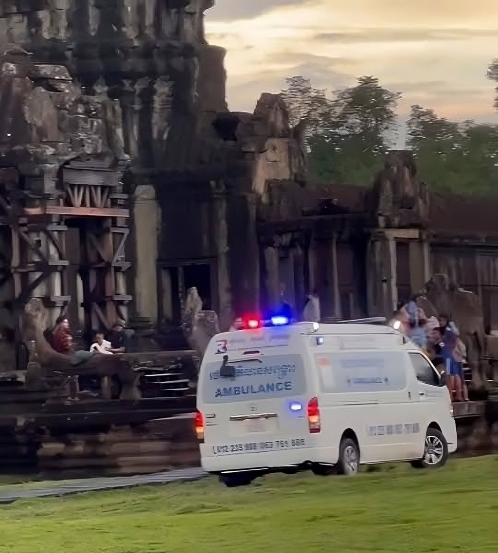 A still from a social media video shows an ambulance arriving at Angkor Wat temple complex to treat victims of the lightning strike on Friday. Photo: Facebook A still from a social media video shows an ambulance arriving at Angkor Wat temple complex to treat victims of the lightning strike on Friday. Photo: Facebook