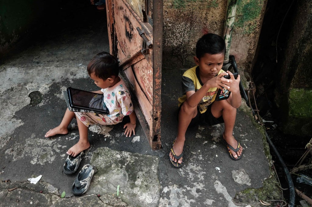 Children in Jakarta use digital devices to browse the internet earlier this month. Photo: AFP Children in Jakarta use digital devices to browse the internet earlier this month. Photo: AFP