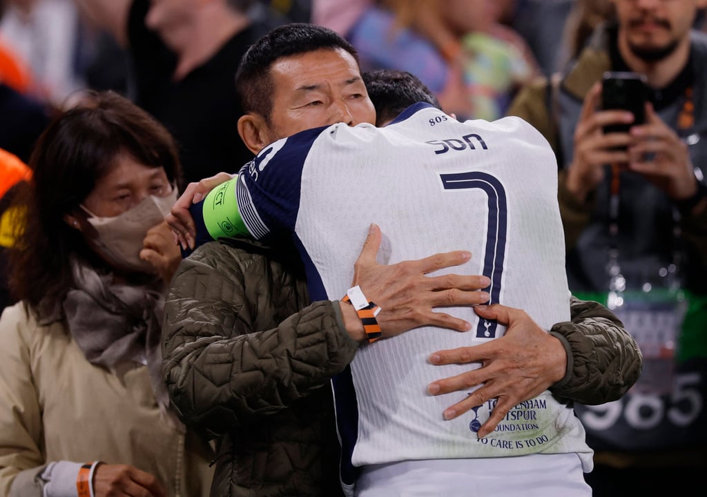 Son Heung-min celebrates with his father, Son Woong-jung, after the final. Photo: Reuters