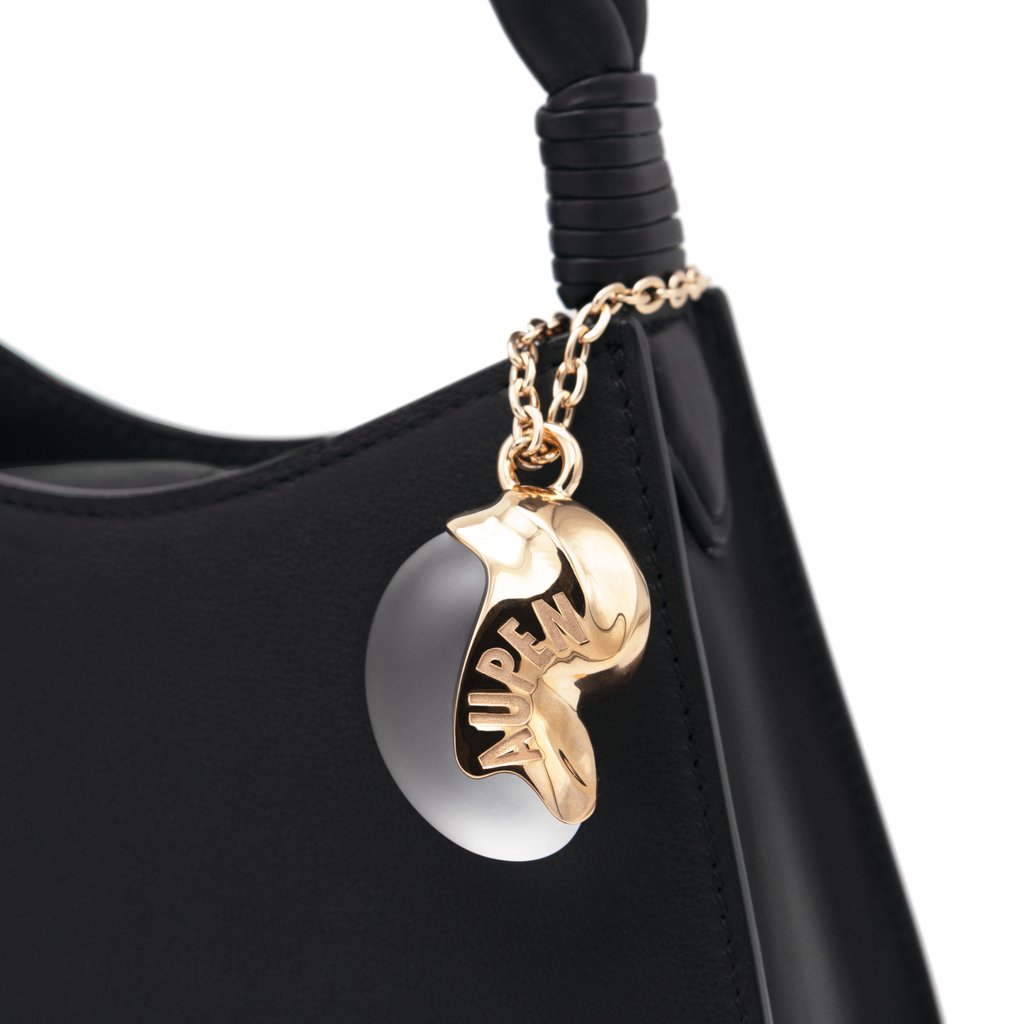 One of the golden stimuli that compensate for the asymmetrical shape of the Nirvana bag. Photo: Handout