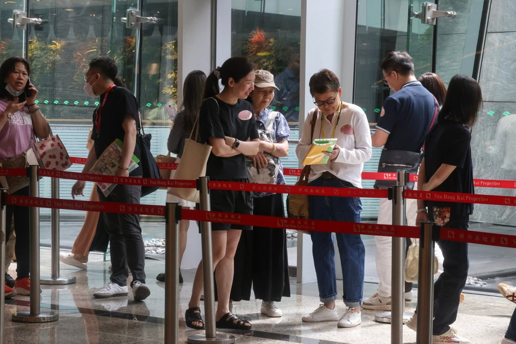 Buyers line up for Sun Hung Kai Properties’ Sierra Sea apartments, at ICC in West Kowloon, May 18, 2025. Photo: Jonathan Wong Buyers line up for Sun Hung Kai Properties’ Sierra Sea apartments, at ICC in West Kowloon, May 18, 2025. Photo: Jonathan Wong