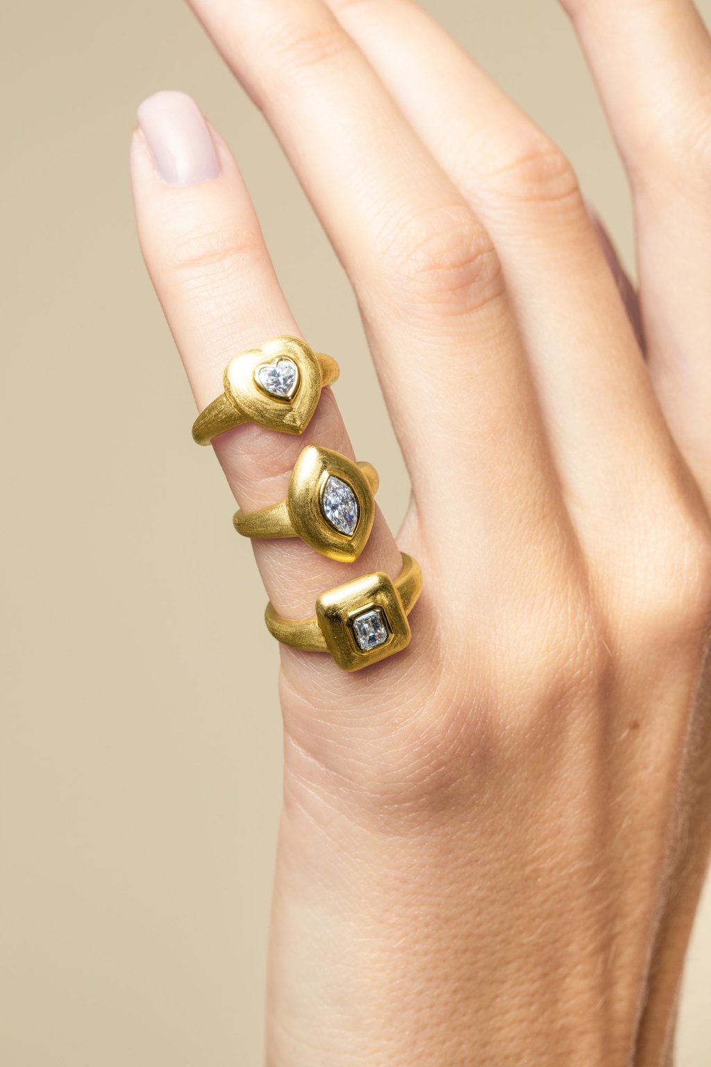 Cincin emas kuning dan berlian emas dan berlian joyels 18k dari Maison H. Foto: Brosur