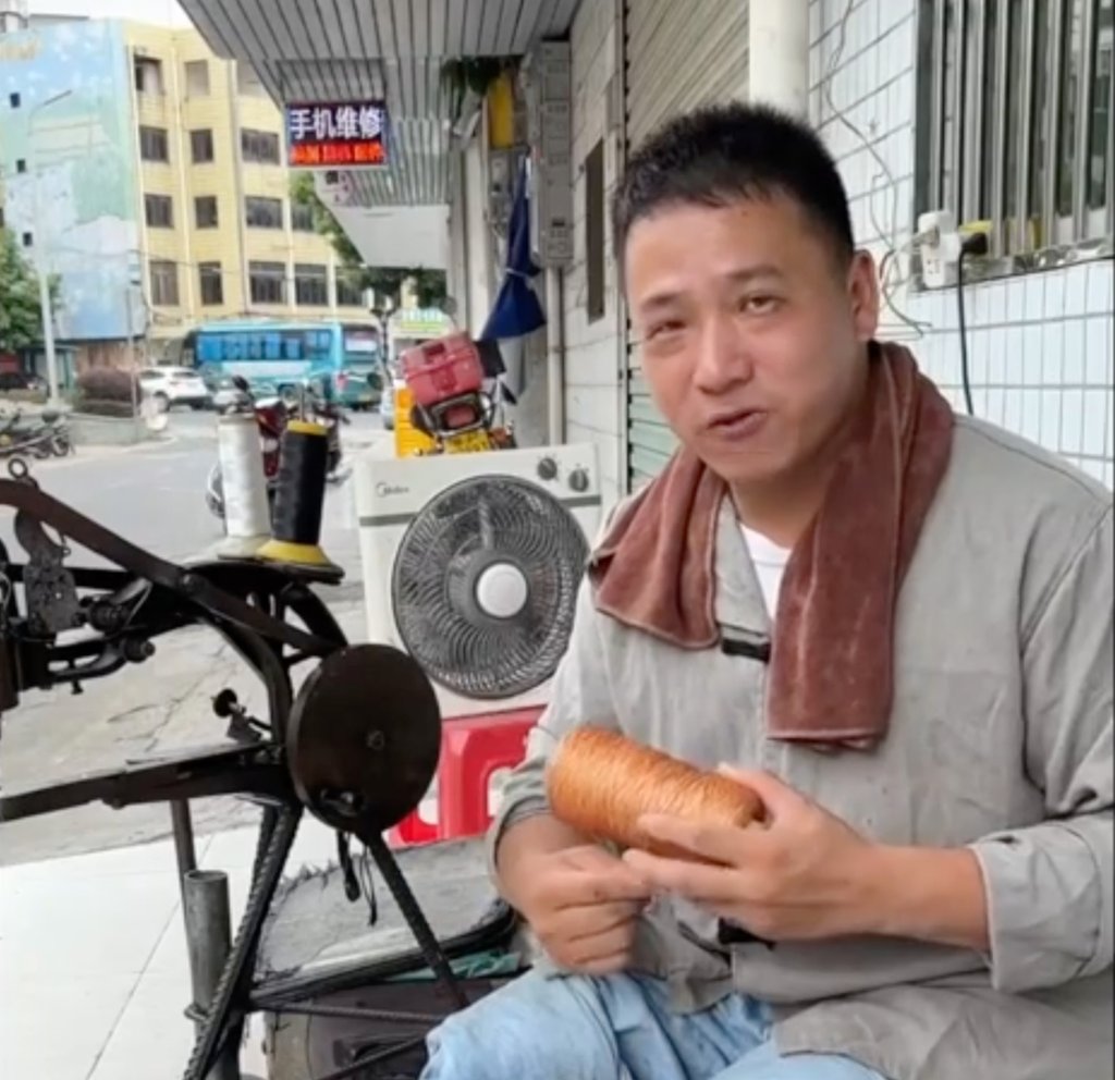 The determined 44-year-old has made a decent living working as a shoe and umbrella repairer. Photo: bjnews The determined 44-year-old has made a decent living working as a shoe and umbrella repairer. Photo: bjnews