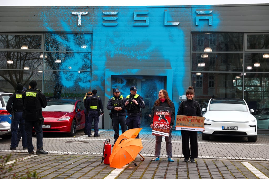 Supporters of New Generation (Neue Generation) protest against Elon Musk in Berlin on March 31, 2025. Photo: Reuters
