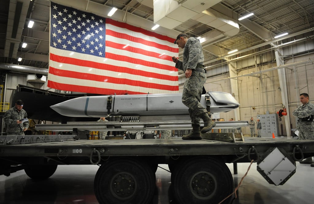 Le JASSM, ou AGM-158A, est un missile air-sol automoteur à ogive unique. Les tensions entre la Chine et les États-Unis se sont accrues sous l'administration Trump