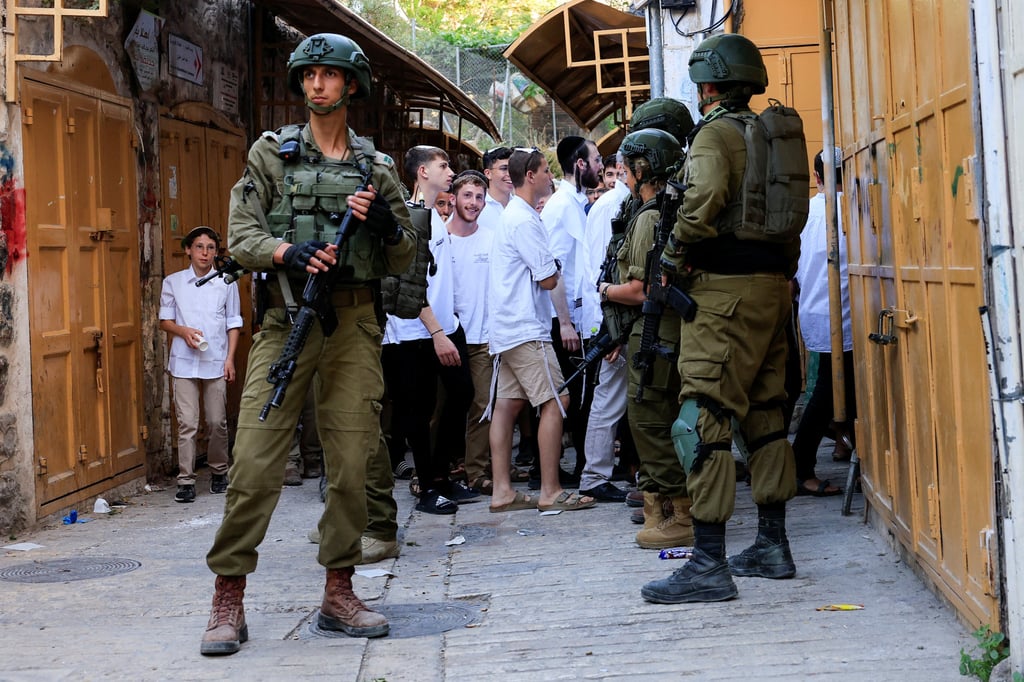 Israeli troops stand guard during a weekly settlers’ tour in Hebron in the Israeli-occupied West Bank. Photo: Reuters