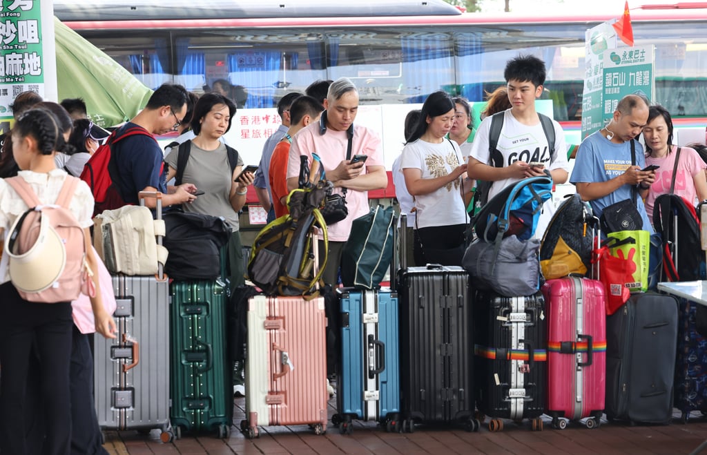 People wait for cross-boundary coaches at the Shenzhen Bay Port. Photo: Dickson Lee People wait for cross-boundary coaches at the Shenzhen Bay Port. Photo: Dickson Lee