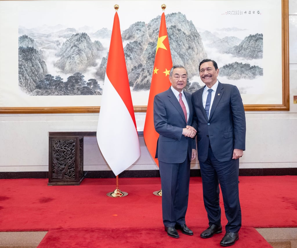 Chinese Foreign Minister Wang Yi meets Luhut Binsar Pandjaitan (right), chairman of Indonesia’s National Economic Council, in Beijing on May 20. Photo: Xinhua
