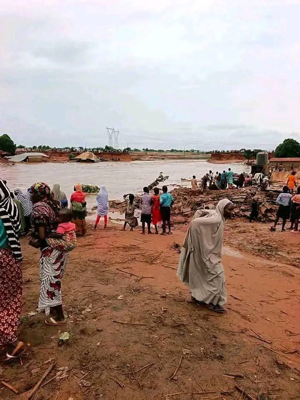 Floods submerged Mokwa, a major meeting point for traders from the south and food growers in the north of Nigeria. Photo: X/theowoyinka Floods submerged Mokwa, a major meeting point for traders from the south and food growers in the north of Nigeria. Photo: X/theowoyinka