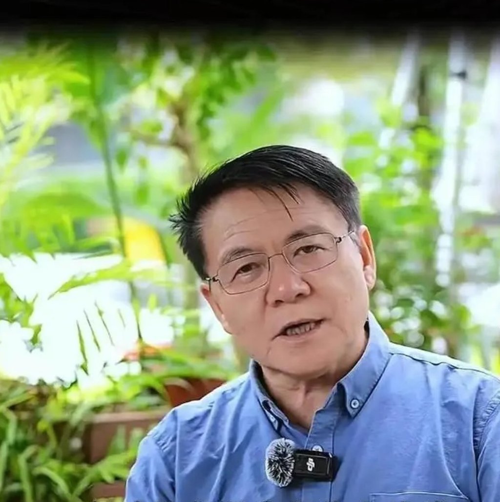 In a video, Wang Zhongqiu, a specialist in enterprise management, expresses that the common practice of washing dishes at the table among diners in Guangdong makes him feel uneasy. Photo: Douyin In a video, Wang Zhongqiu, a specialist in enterprise management, expresses that the common practice of washing dishes at the table among diners in Guangdong makes him feel uneasy. Photo: Douyin