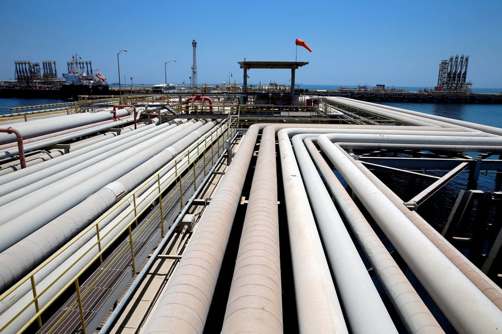 An oil tanker is being loaded at Saudi Aramco’s Ras Tanura oil refinery and oil terminal in Saudi Arabia. Photo: Reuters