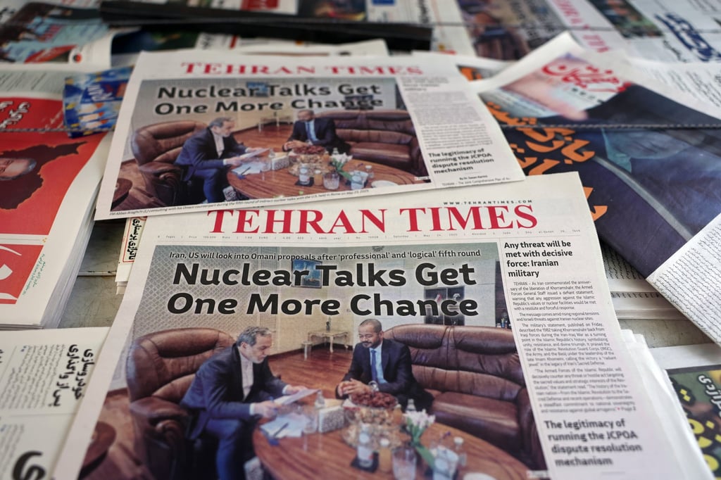 Newspapers featuring a picture of Iranian Foreign Minister Abbas Araghchi and Omani Foreign Minister Badr Albusaidi during the Iran and US indirect talks in Rome are seen at a kiosk in Tehran, Iran, on May 24. Photo: EPA-EFE