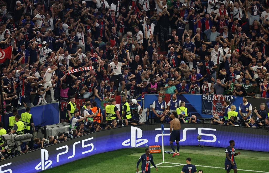 Desire Doue celebrates in front of PSG fans after scoring his second against Inter Milan. Photo: EPA-EFE