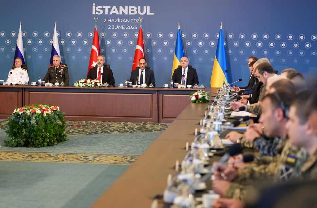 Turkish Foreign Minister Hakan Fidan (third from left) presides over the second round of peace talks between Ukraine and Russia, in Istanbul, Turkey, on Monday. Photo: EPA-EFE Turkish Foreign Minister Hakan Fidan (third from left) presides over the second round of peace talks between Ukraine and Russia, in Istanbul, Turkey, on Monday. Photo: EPA-EFE