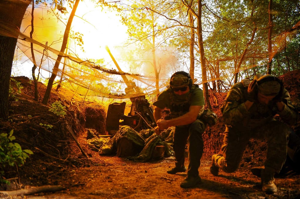 Ukrainian soldiers fire artillery towards Russian positions in the Kharkiv region. Photo: 127th Territorial Defence Brigade via AFP