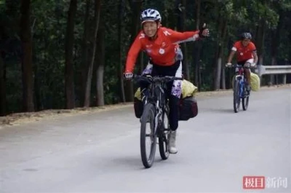 Sun bersepeda. Wanita berusia 71 tahun ini memecahkan Rekor Dunia Guinness bersama rekan-rekannya dengan bersepeda melintasi Tiongkok. Foto: ctdsb.net