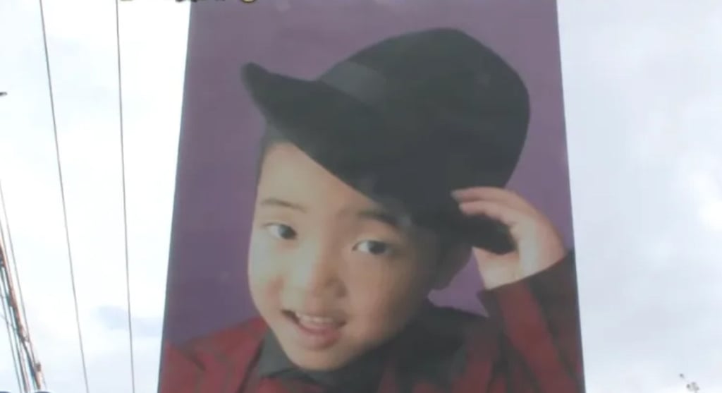 One of the huge adverts featuring an image of Yu-kun as a young boy. Photo: QQ.com One of the huge adverts featuring an image of Yu-kun as a young boy. Photo: QQ.com