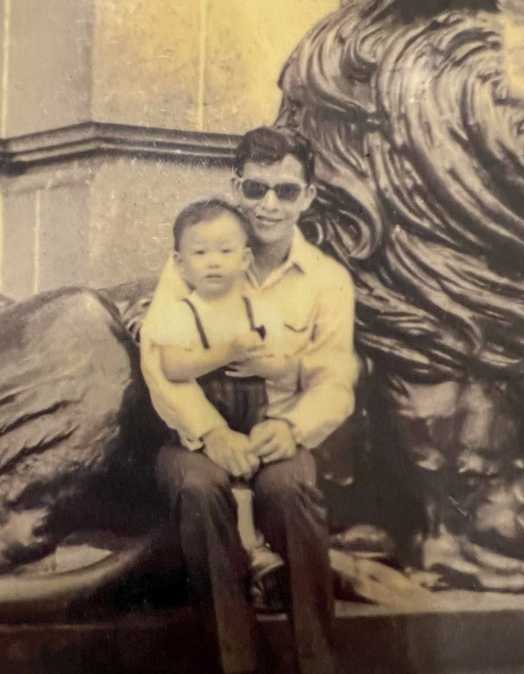 A young Harry Wong sitting on his father’s lap outside HSBC in Central. Photo: courtesy Harry Wong