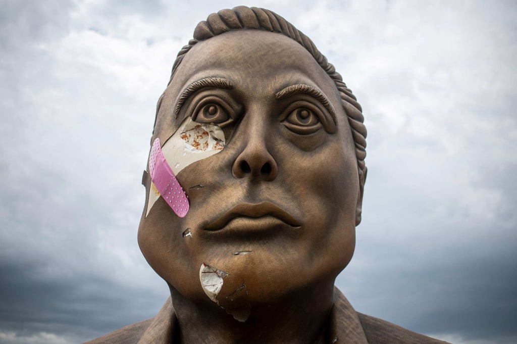 A damaged bust of Elon Musk with a plaque reading ‘Elon aka MemeLord by ElonRWA on BASE’, outside Brownsville, Texas, in May. Photo: AFP A damaged bust of Elon Musk with a plaque reading ‘Elon aka MemeLord by ElonRWA on BASE’, outside Brownsville, Texas, in May. Photo: AFP