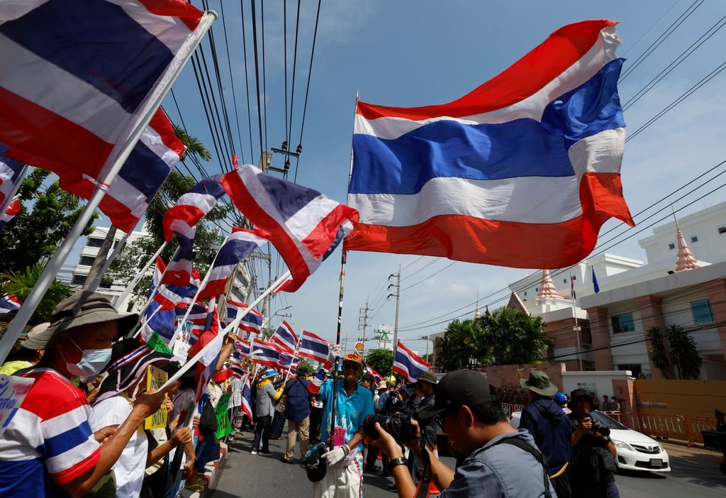 Thai nationalists hold national flags as they gather outside the Cambodian Embassy in Bangkok, Thailand on June 6. Photo: EPA-EFE Thai nationalists hold national flags as they gather outside the Cambodian Embassy in Bangkok, Thailand on June 6. Photo: EPA-EFE