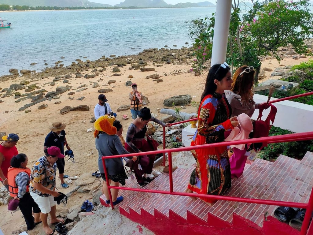 Local officials have extended a welcome to foreign tourists who are lacking in love. Photo: handout Local officials have extended a welcome to foreign tourists who are lacking in love. Photo: handout