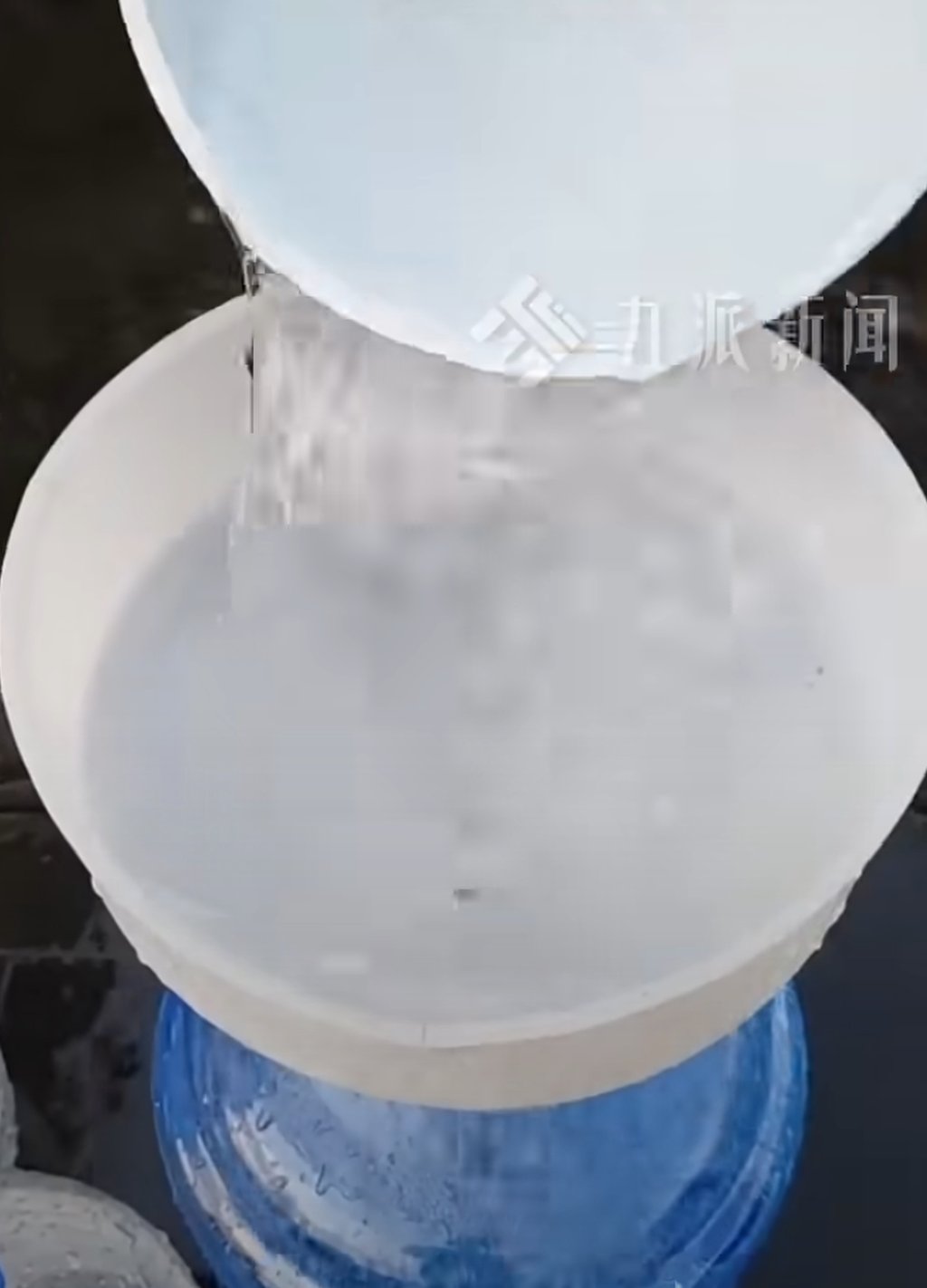 Online shops film the collection process to prove that the water comes from the well-known lake. Photo: handout Online shops film the collection process to prove that the water comes from the well-known lake. Photo: handout