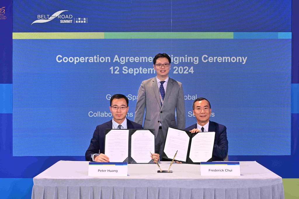 Frederick Chui (right) represents PCCW Global to sign a cooperation agreement with a mainland Chinese satellite technology company at last September’s 9th Belt and Road Summit.