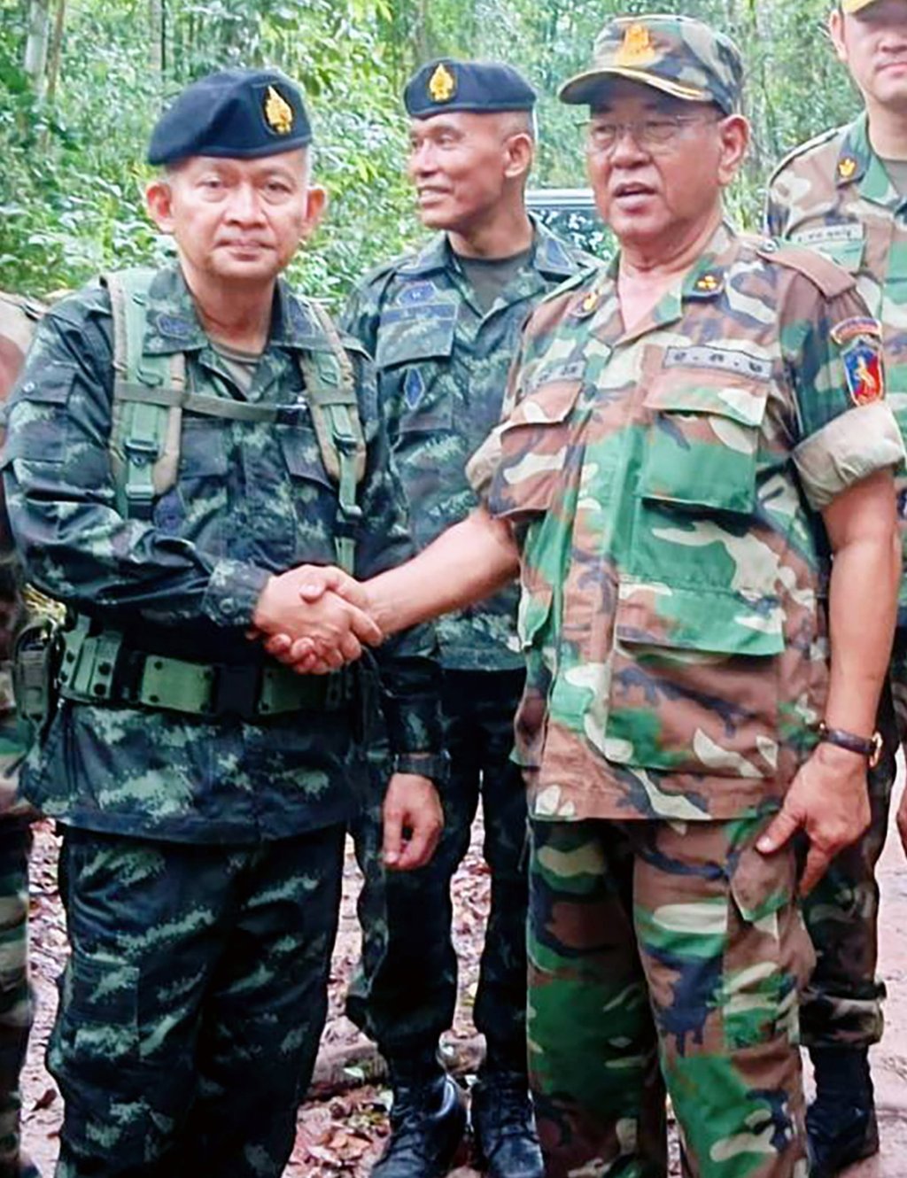 Thai Commander of Suranaree Task Force Somphop Parawej (left) shakes hands with Deputy Commander of the Cambodian Army Srey Doek during military talks at the disputed border on Sunday. Photo: Thai Army/EPA-EFE