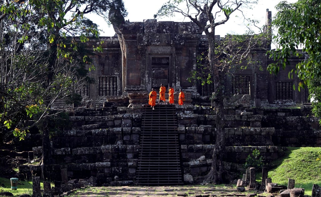 Buddhist monks visit the Preah Vihear temple on the border between Thailand and Cambodia. Photo: Reuters