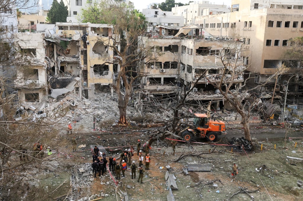 İsrail'in Tel Aviv kentinde yıkılan binalar. Fotoğraf: Reuters İsrail'in Tel Aviv kentinde yıkılan binalar. Fotoğraf: Reuters