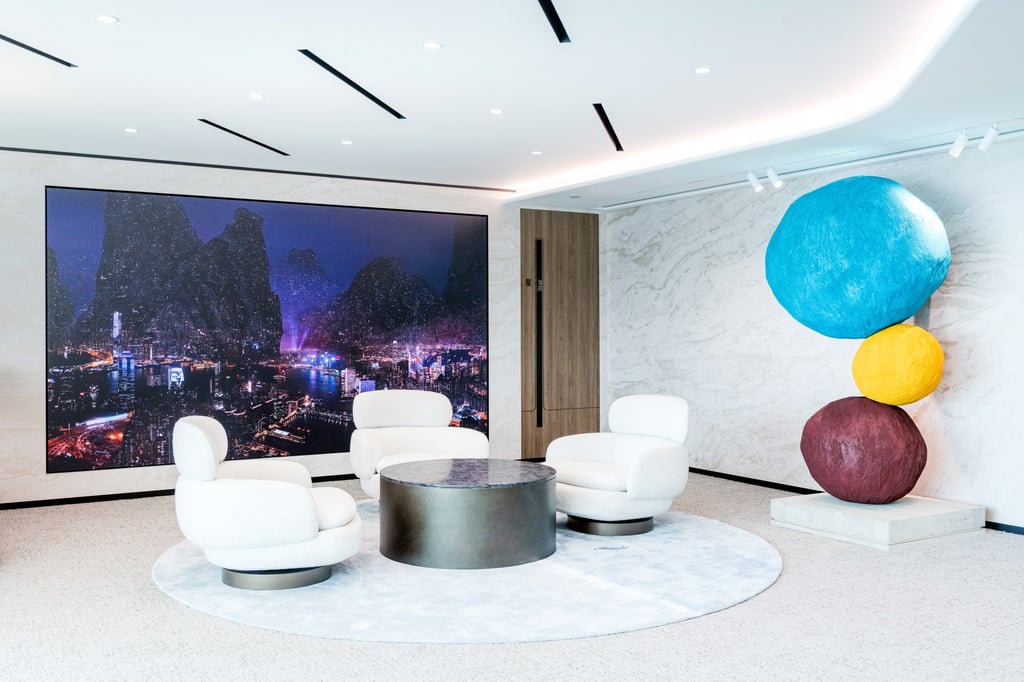 Yang Yongliang’s Harbor Mirage (left) and Annie Morris’s Stack 3, Studio Turquoise installation (right) in the Chubb 1792 Club lounge. Photo: Chubb Life Hong Kong Yang Yongliang’s Harbor Mirage (left) and Annie Morris’s Stack 3, Studio Turquoise installation (right) in the Chubb 1792 Club lounge. Photo: Chubb Life Hong Kong