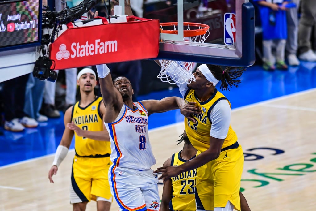 Oklahoma City Thunder forward Jalen Williams (centre) shoots. Photo: EPA