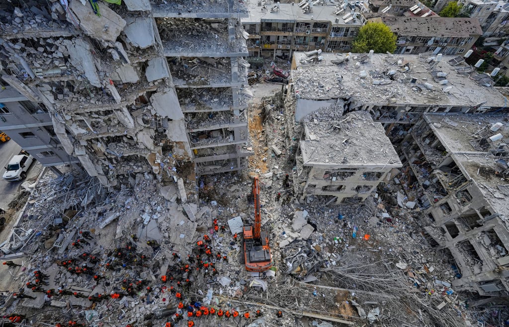 Israeli soldiers search through the rubble of residential buildings destroyed by an Iranian missile strike in Bat Yam, central Israel, on Sunday. Photo: AP Israeli soldiers search through the rubble of residential buildings destroyed by an Iranian missile strike in Bat Yam, central Israel, on Sunday. Photo: AP